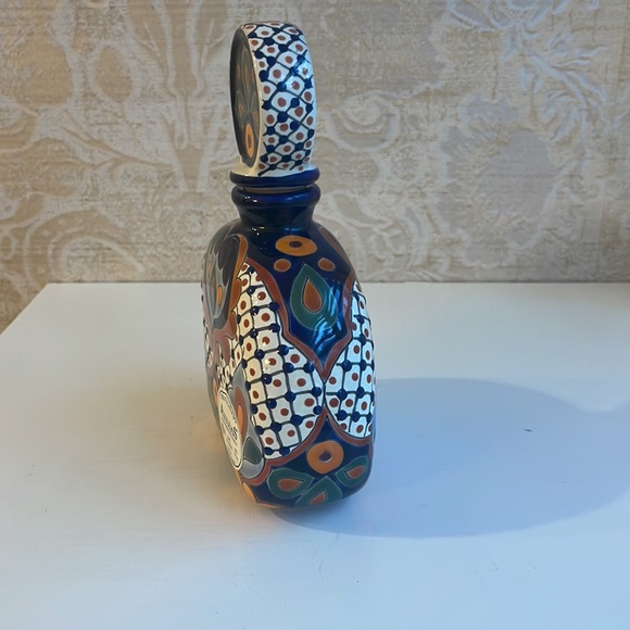 Beautiful hand painted Azulejos bottle - Picture 2 of 3